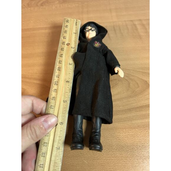 Harry Potter WBEI Action Figure Gryffindor Robe 7” - Picture 8 of 8